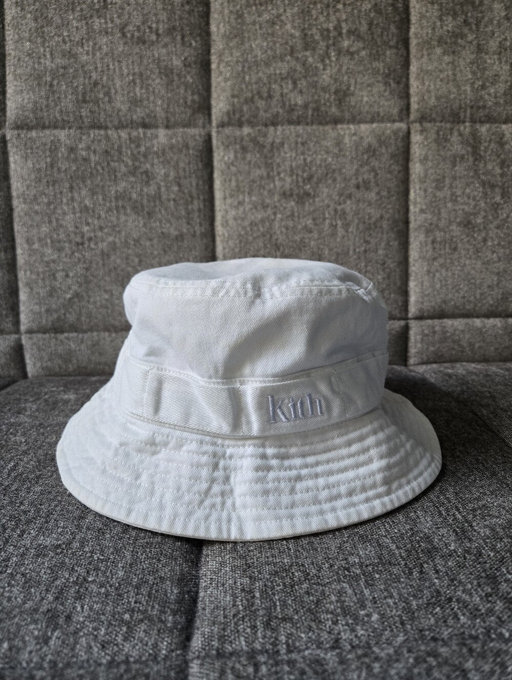 Kith | Kids Classic Sandrift Bucket Hat In White Cotton